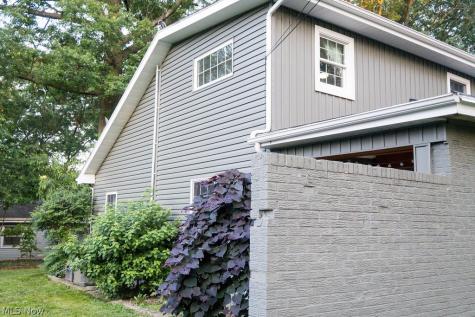 3135 Buttercup Avenue Coventry OH 44319