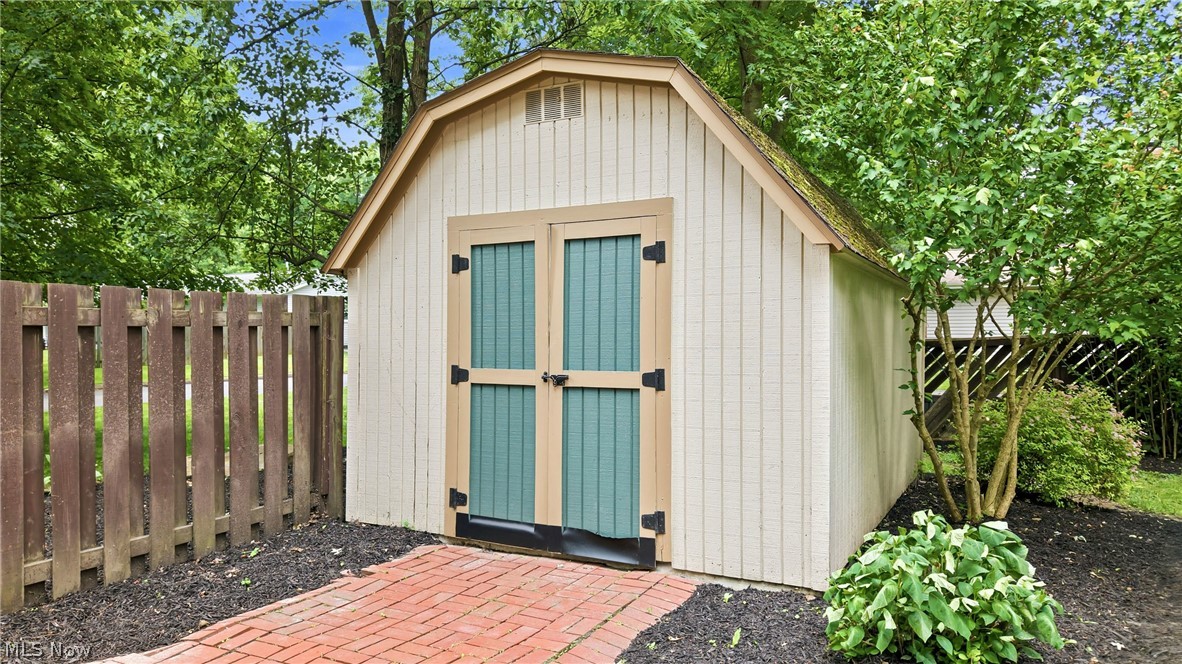 352 Rosewae Avenue Cortland OH 44410