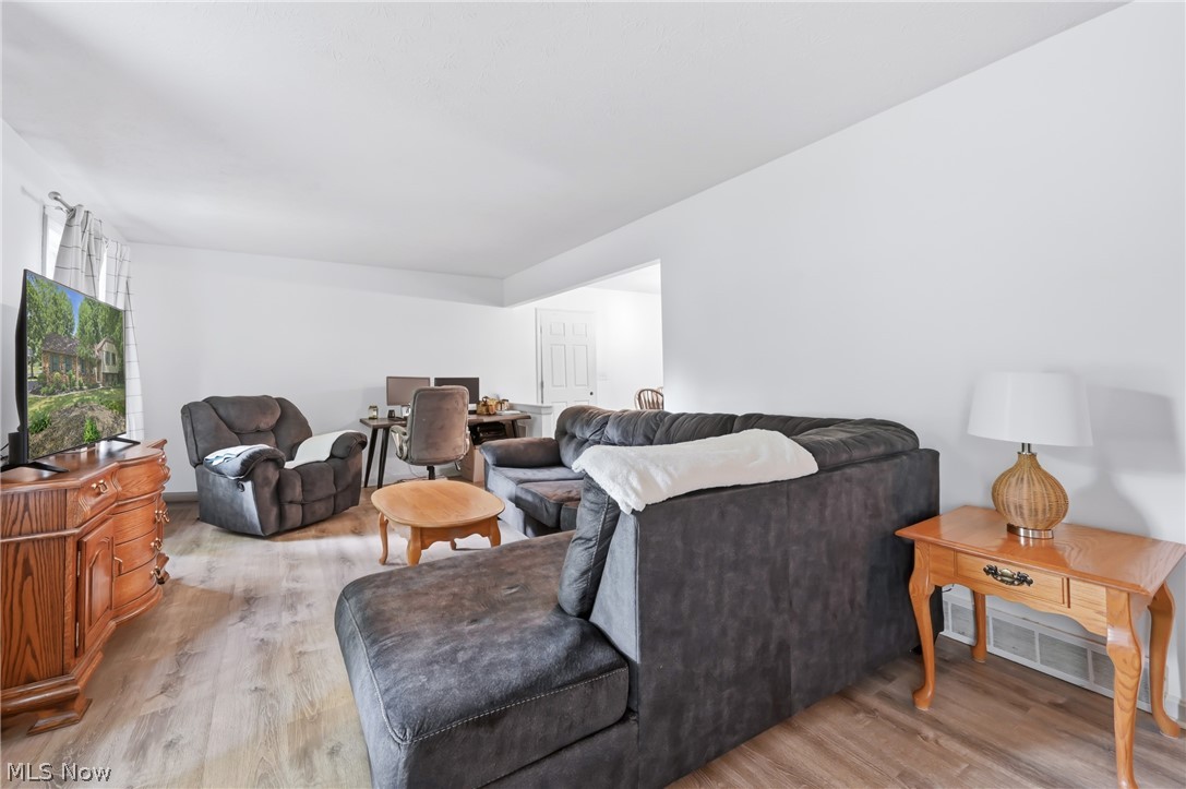 352 Rosewae Avenue Cortland OH 44410
