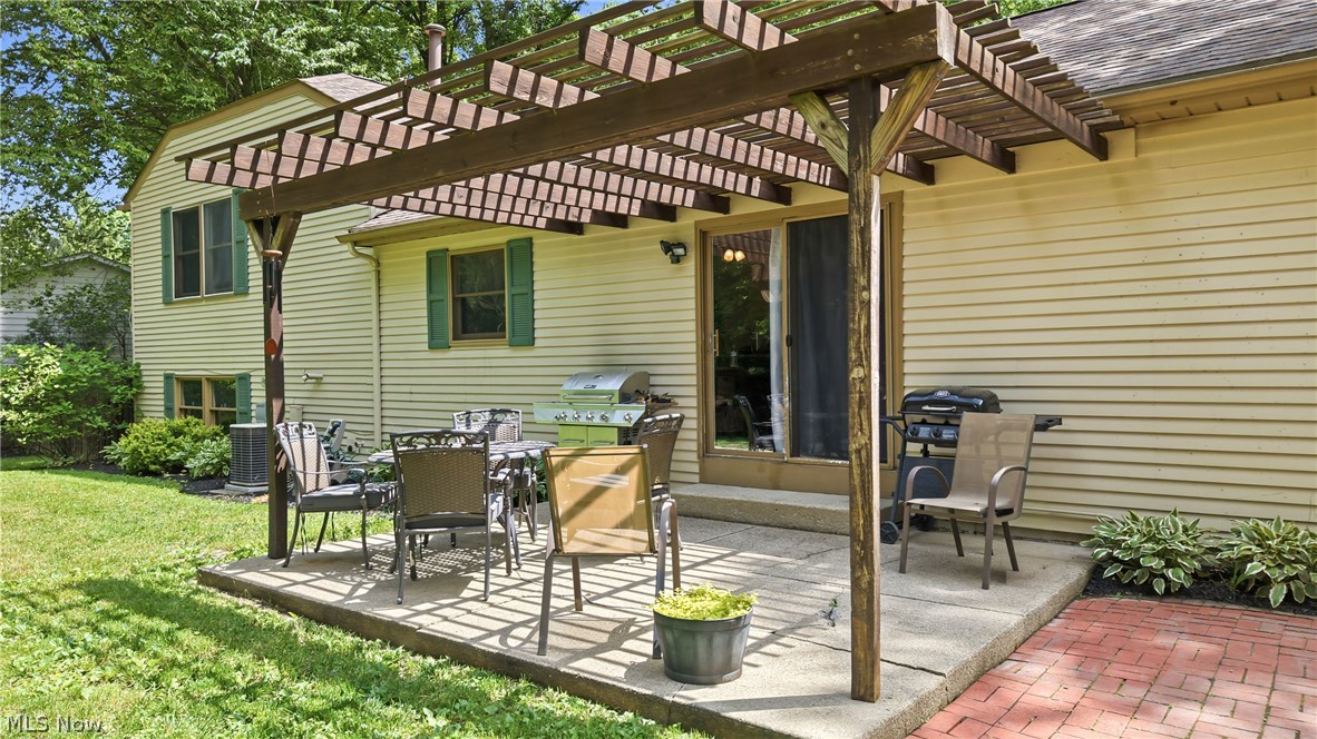 352 Rosewae Avenue Cortland OH 44410