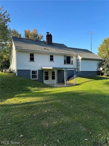 9934 Georgetown Street NE Louisville OH 44641