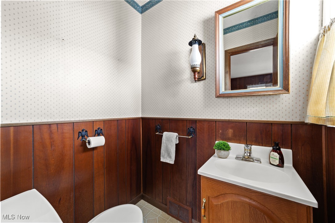 2190 Niagara Drive Lakewood OH 44107