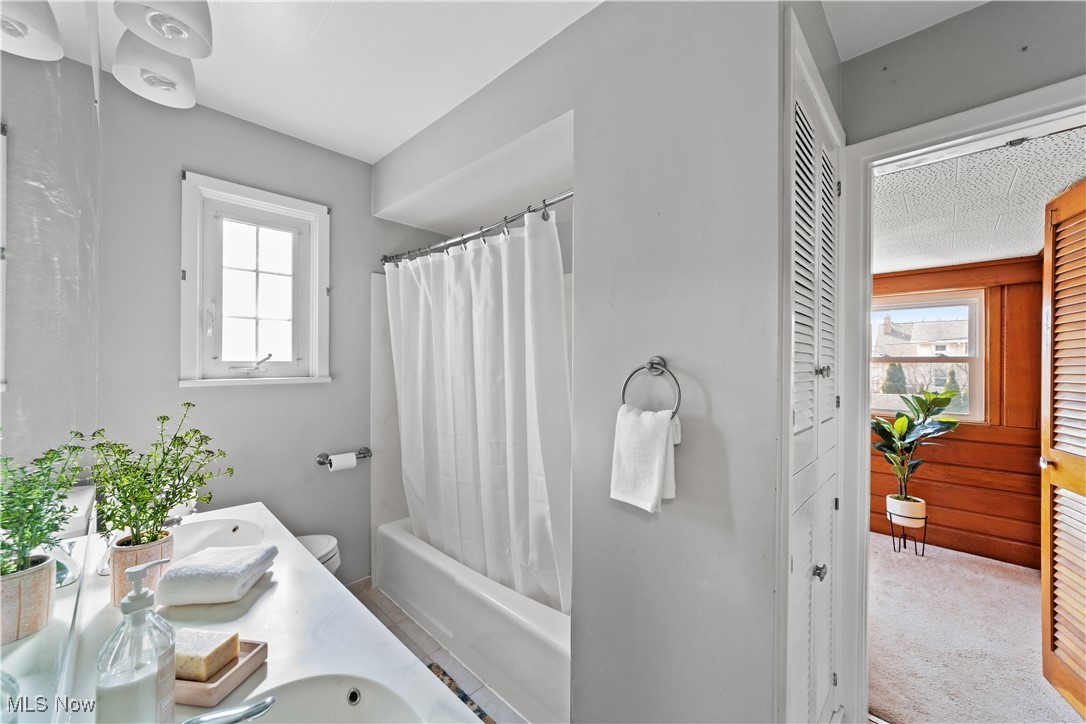 2190 Niagara Drive Lakewood OH 44107