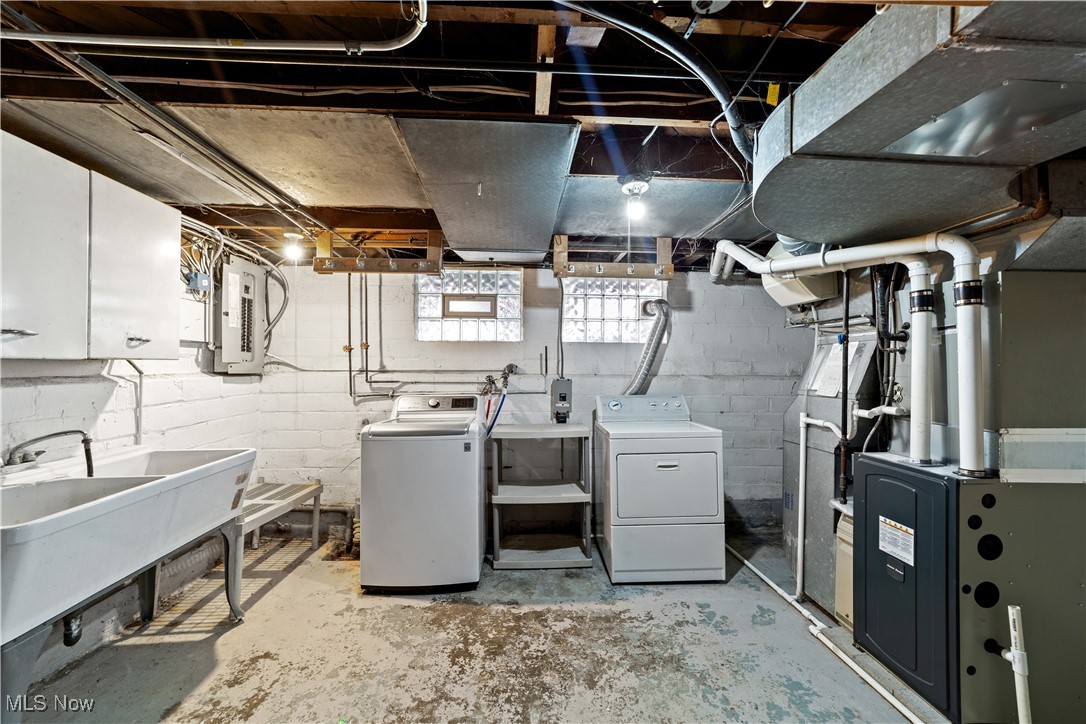 2190 Niagara Drive Lakewood OH 44107