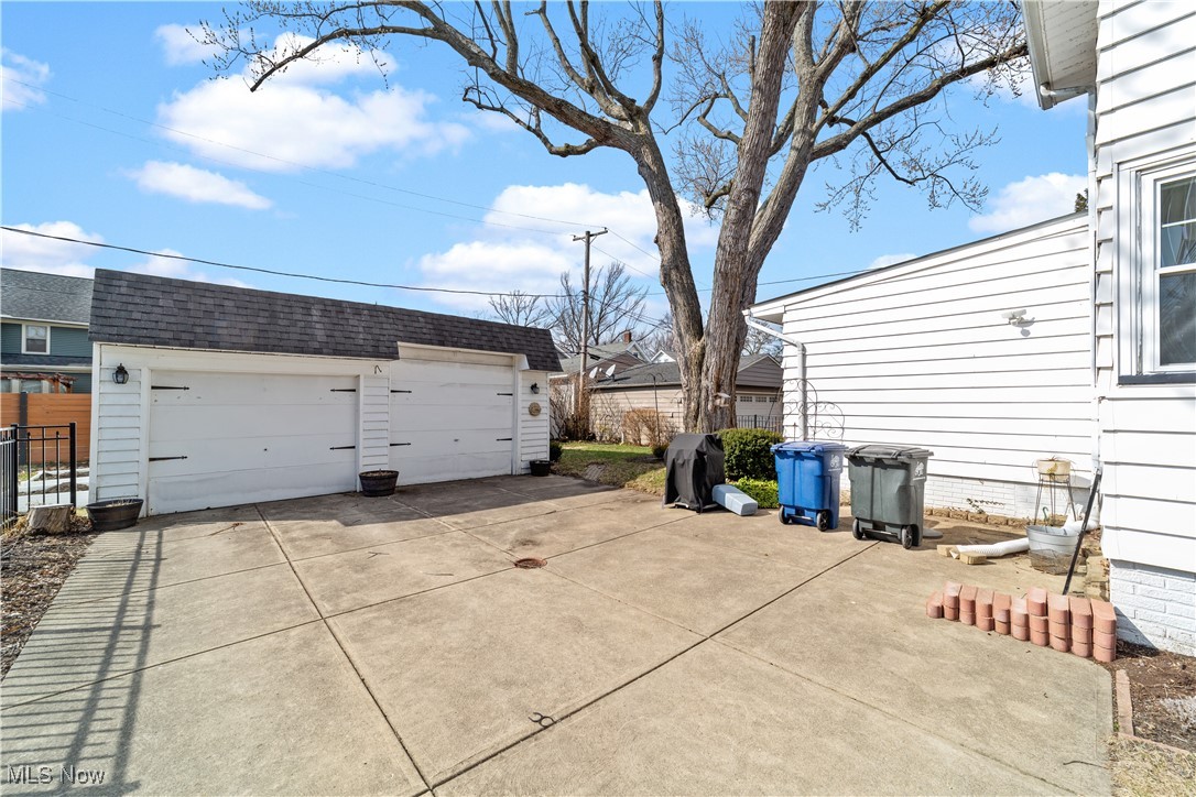 2190 Niagara Drive Lakewood OH 44107
