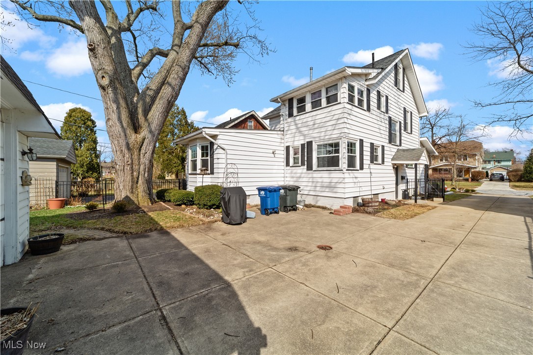 2190 Niagara Drive Lakewood OH 44107