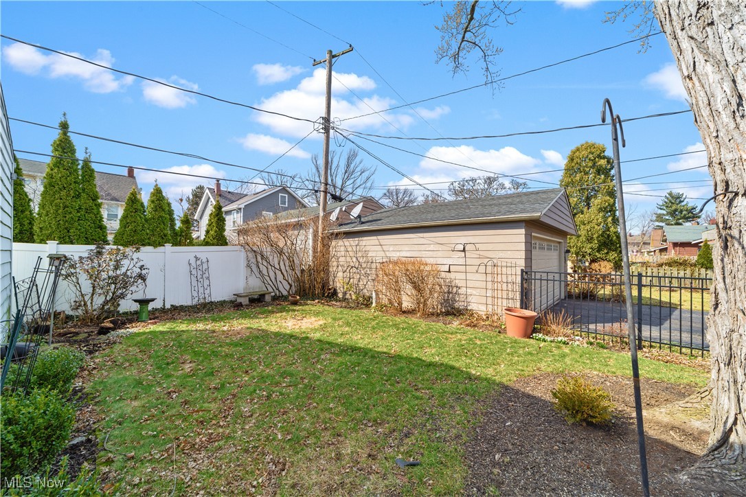 2190 Niagara Drive Lakewood OH 44107