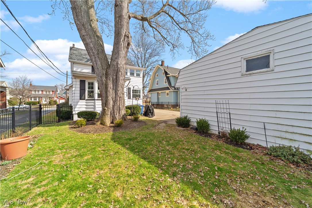 2190 Niagara Drive Lakewood OH 44107