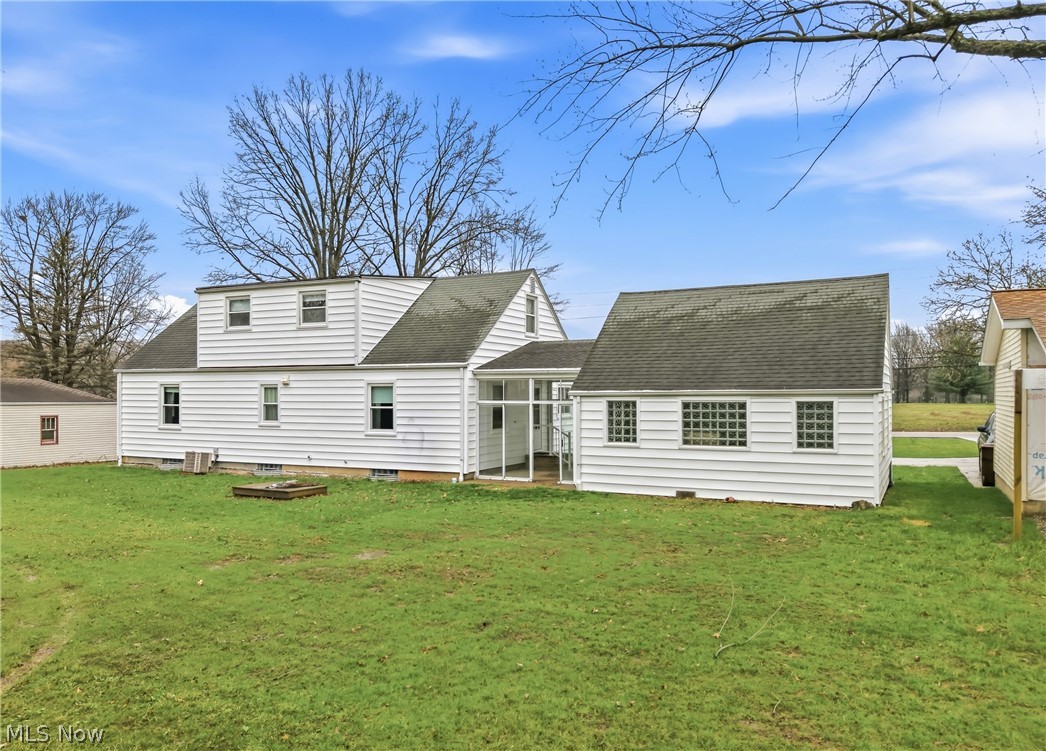 712 Champion Avenue E Warren OH 44483