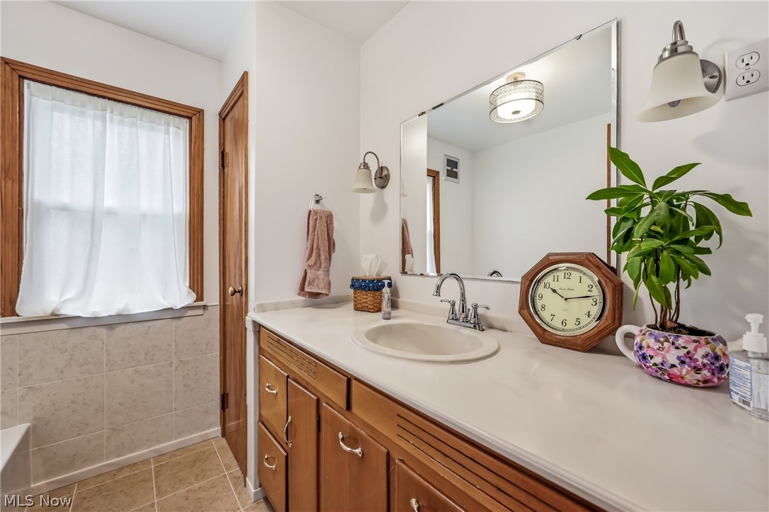 712 Champion Avenue E Warren OH 44483