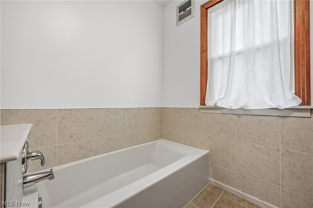712 Champion Avenue E Warren OH 44483