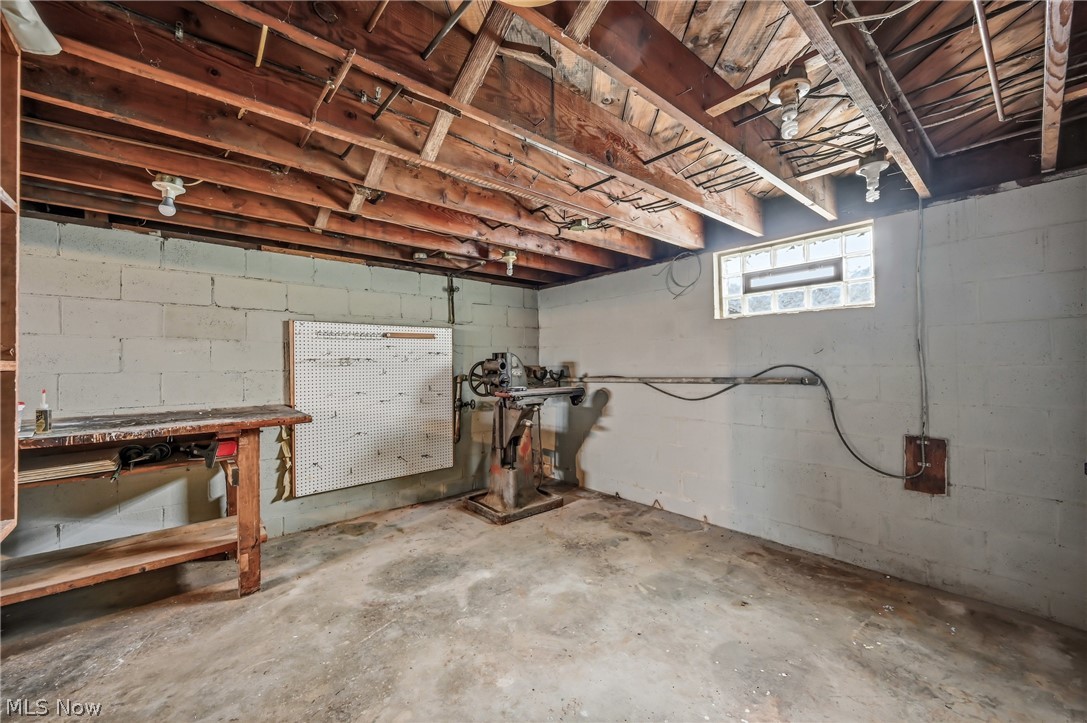712 Champion Avenue E Warren OH 44483