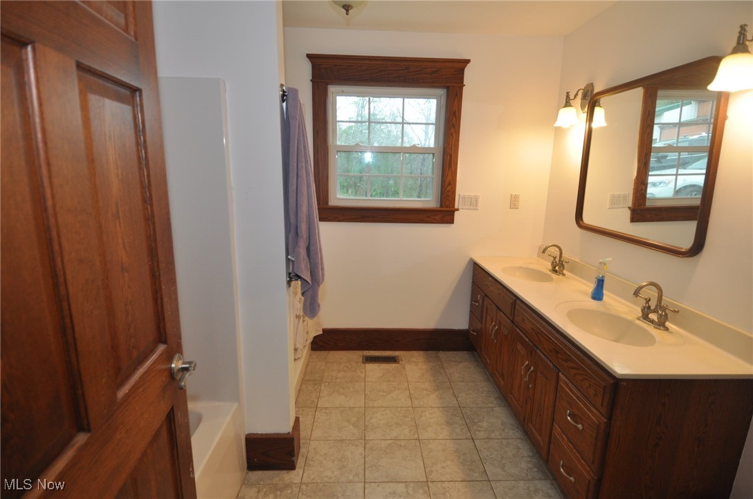 5975 Helaman Lane Mcconnelsville OH 43756