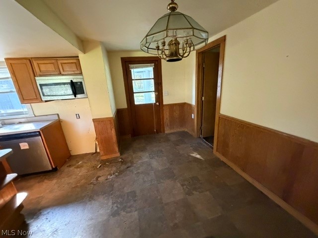 9510 E Center Street Windham OH 44288