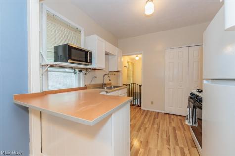 1305 Big Falls Avenue Akron OH 44310