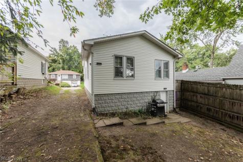 1305 Big Falls Avenue Akron OH 44310