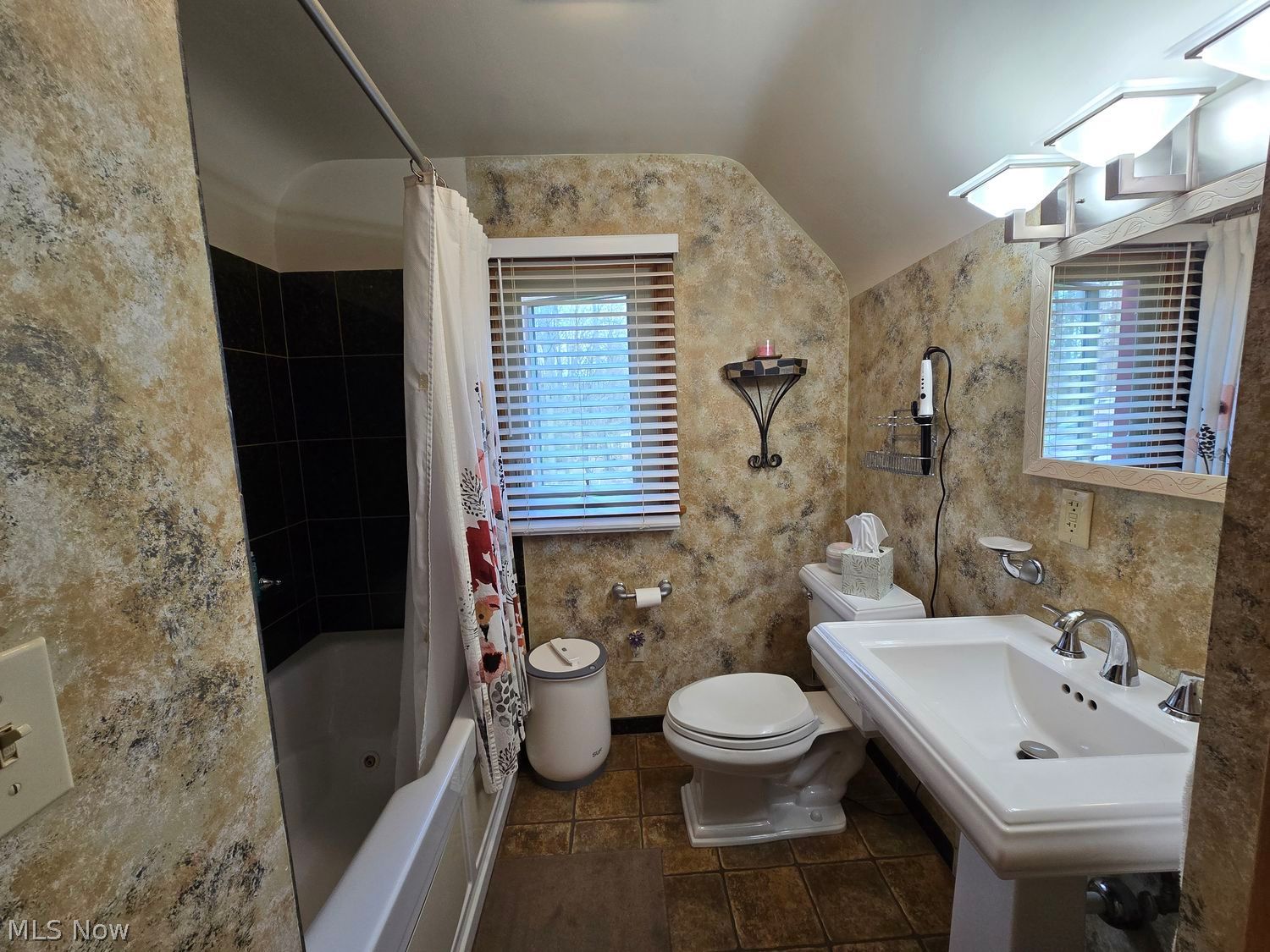 48 Lake Shore Drive Boardman OH 44511