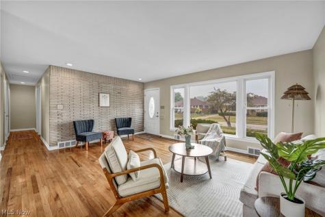 1729 Bellingham Road Mayfield Heights OH 44124