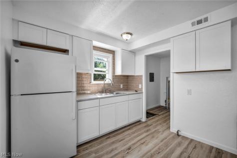 424 E 308th Street Willowick OH 44095
