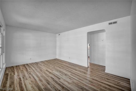 424 E 308th Street Willowick OH 44095