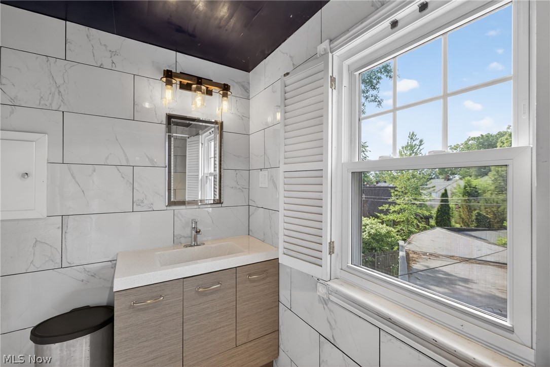 3525 Edison Road Cleveland Heights OH 44121