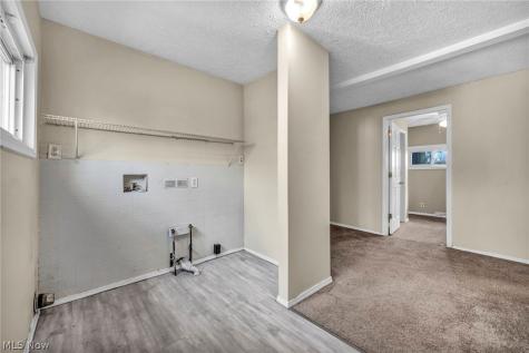 2727 Mcelwain Road Akron OH 44312