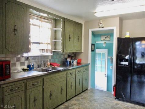 6411 Snow Road Parma OH 44129
