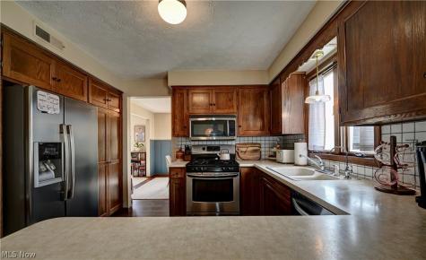 4528 Greenmeadow Avenue NW Canton OH 44709