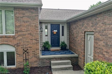 4528 Greenmeadow Avenue NW Canton OH 44709