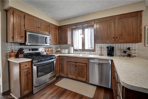 4528 Greenmeadow Avenue NW Canton OH 44709