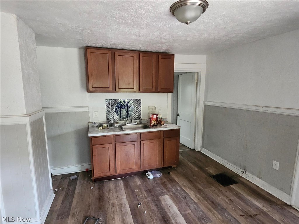 9807 Elizabeth Avenue Cleveland OH 44105