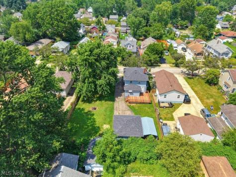1866 Flint Avenue Akron OH 44305