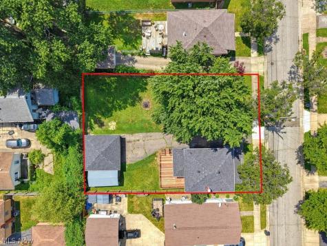 1866 Flint Avenue Akron OH 44305