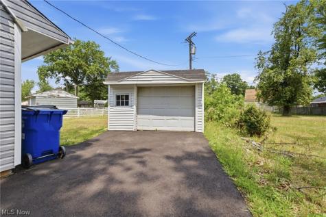 1975 Rookwood Road Cleveland OH 44112