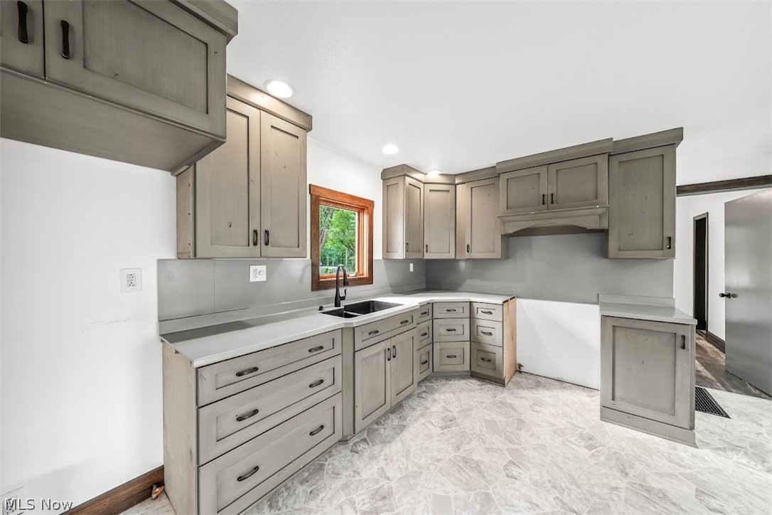 4229 State Route 305 Southington OH 44470