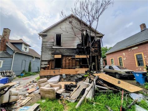 4133 E 59th Street Cleveland OH 44105