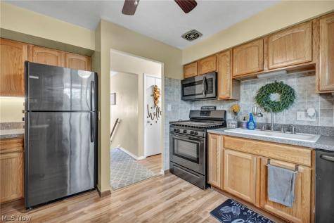 36729 Lakehurst Drive Eastlake OH 44095