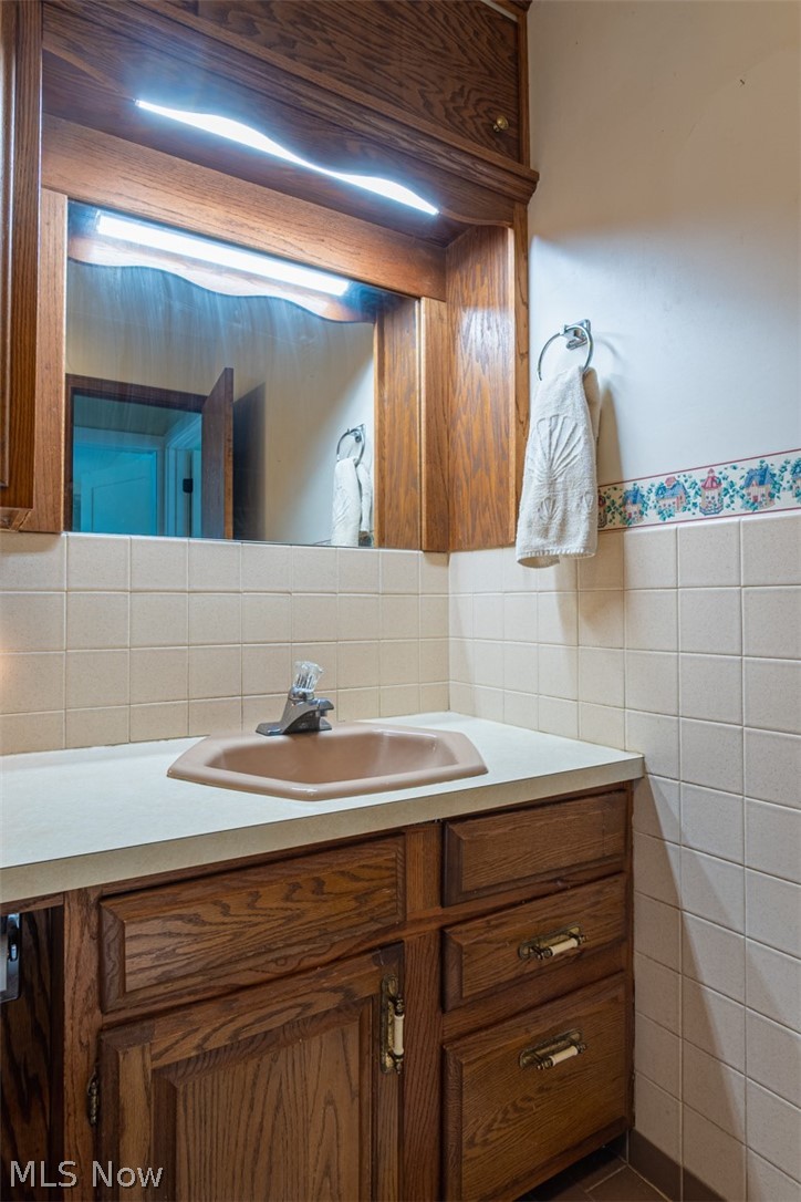 27268 Lakeside Drive Beloit OH 44609