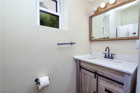 128 Kenilworth Avenue Painesville OH 44077