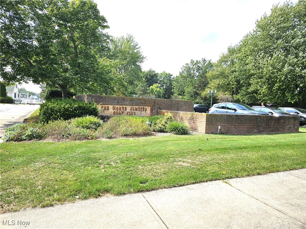8 Golf View Lane North Olmsted OH 44070