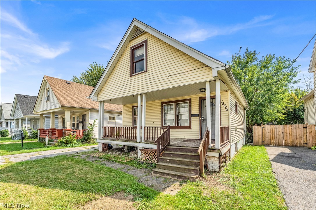 12504 Angelus Avenue Cleveland OH 44105