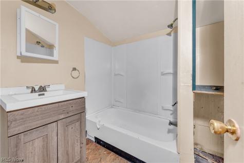 12504 Angelus Avenue Cleveland OH 44105