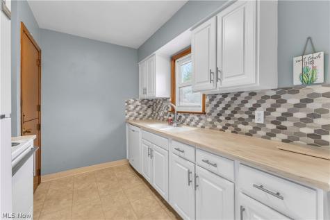 4050 Hilltop Drive Parma OH 44134