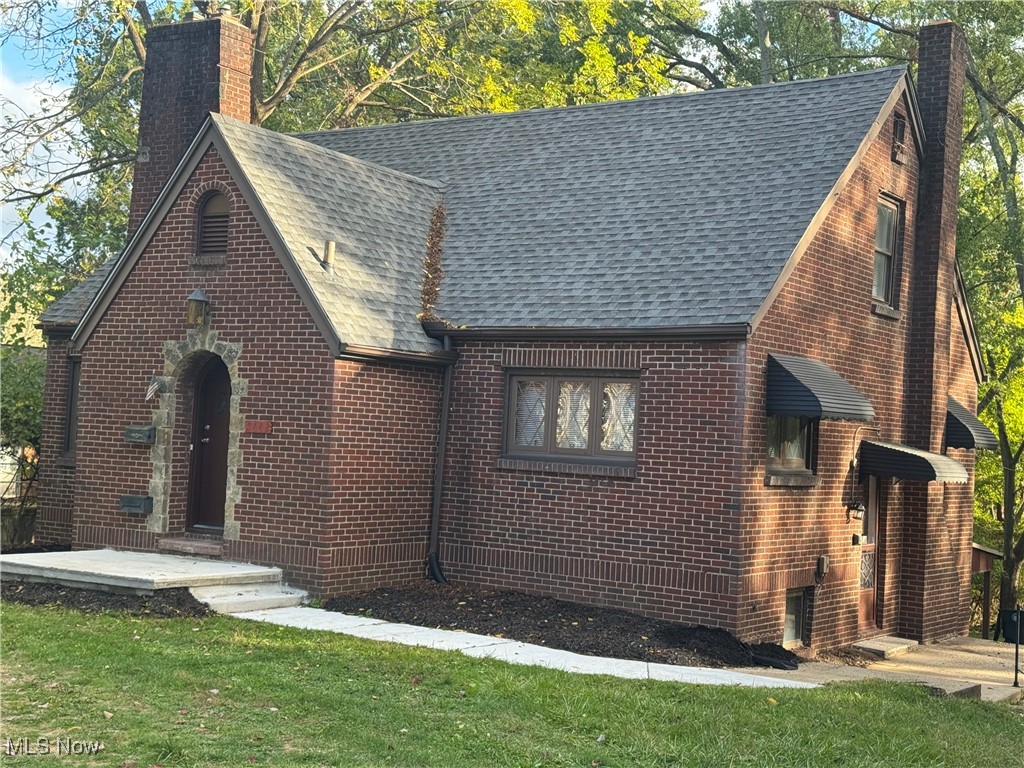 2442 Newton Street Akron OH 44305