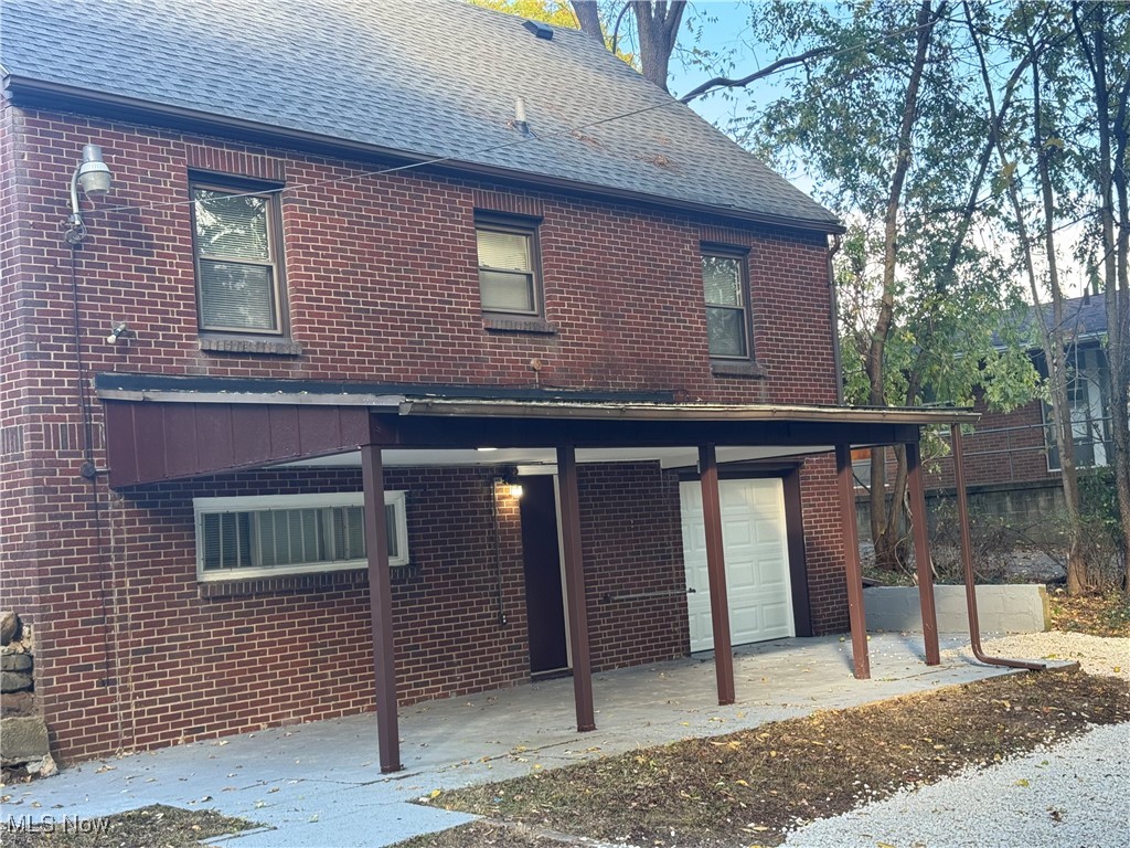 2442 Newton Street Akron OH 44305