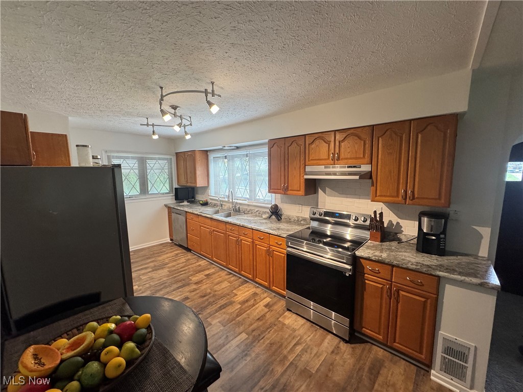 2442 Newton Street Akron OH 44305