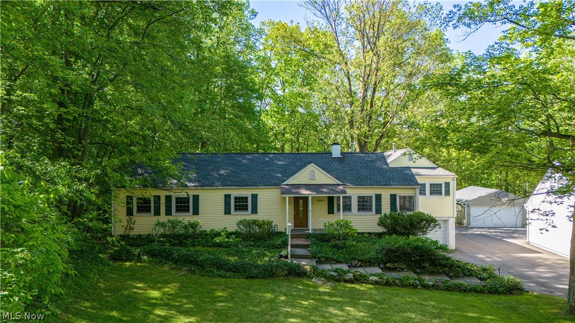 8253 Summit Drive Chagrin Falls OH 44023
