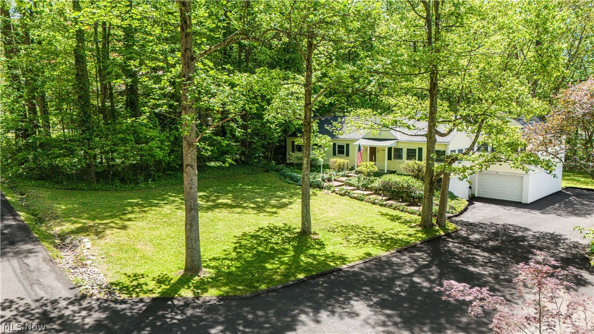 8253 Summit Drive Chagrin Falls OH 44023