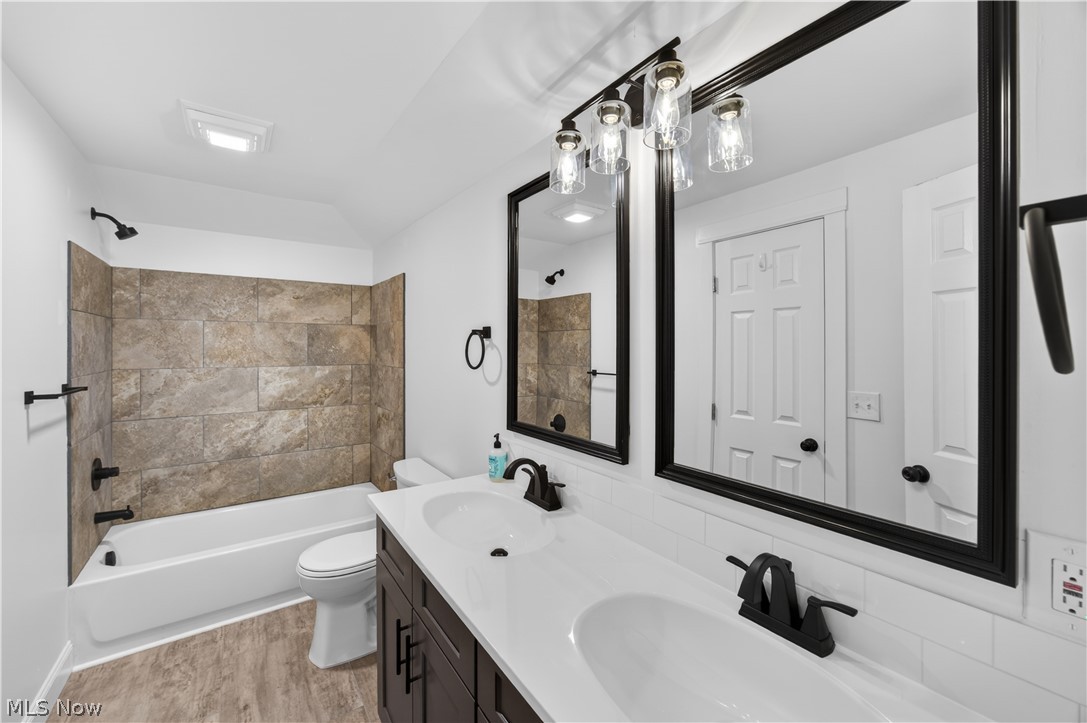 1617 Larchmont Avenue Lakewood OH 44107