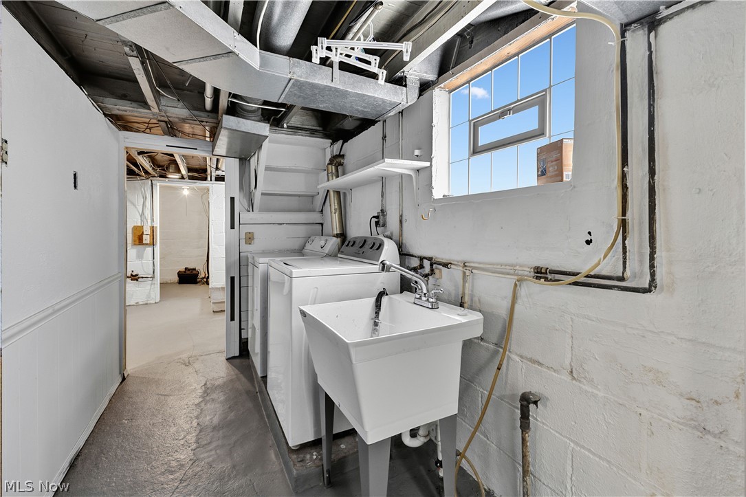 663 Boyd Street NE Masury OH 44438